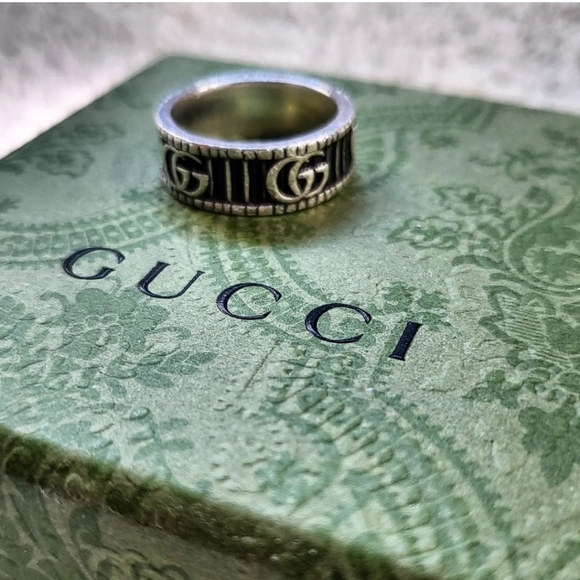 Gucci Silver Double GG Aged Finish Ring - Picture 2 of 9